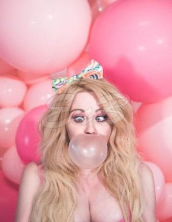 Honey Squeeze Young Female Escort In South Australia