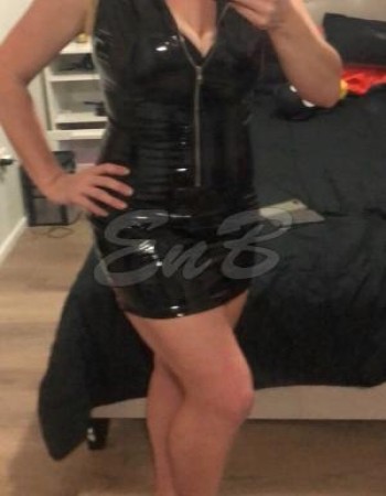 Crystal Mature Female Escort In Queensland